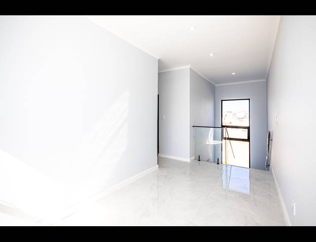 4 BEDROOM FREEHOLD FOR SALE IN SANDOWN